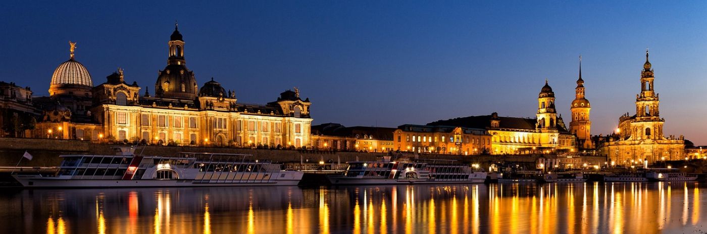 Dresden Elbe bei Nacht - Schmeily auf Pixabay