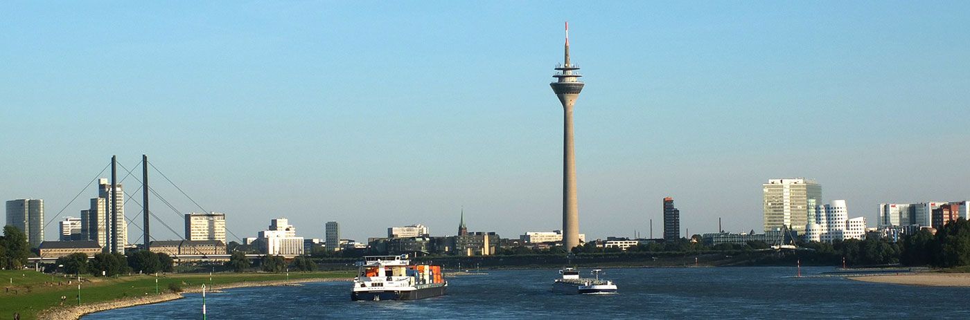 Ansicht auf Düsseldorf mit Medienhafen und Fernsehturm